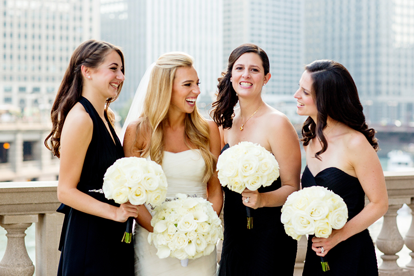 bride with sisters photos