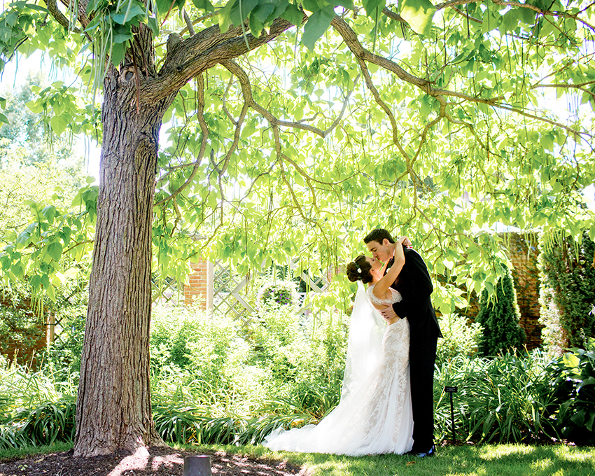 wedding photos at the chicago botanic garden