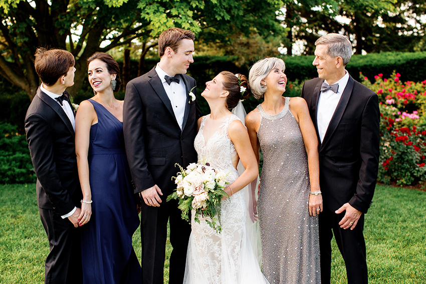 wedding family photo pose ideas